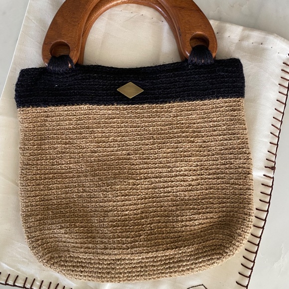 Handwoven Jute Bag with Wooden Handles / Tan & Black - Picture 3 of 3